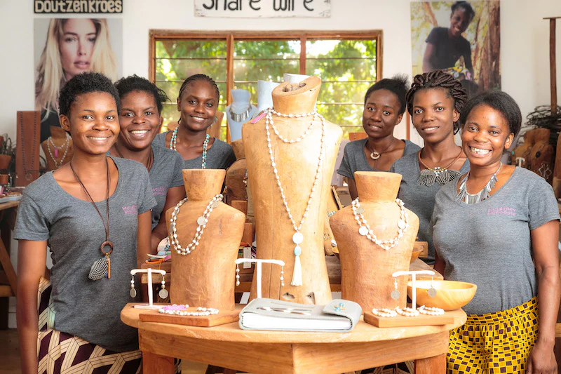 Team_With_Display_Mulberry_Mongoose